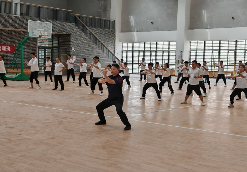弘扬太极文化助力文化润疆——首期中华太极操教练员培训班在新疆和田地区顺利举办(图2)